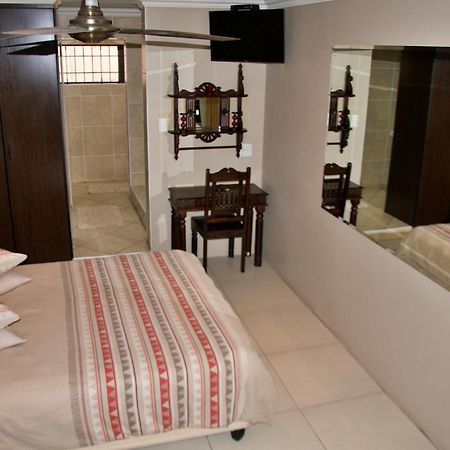 Mi Casa Guest House Uitenhage ภายนอก รูปภาพ