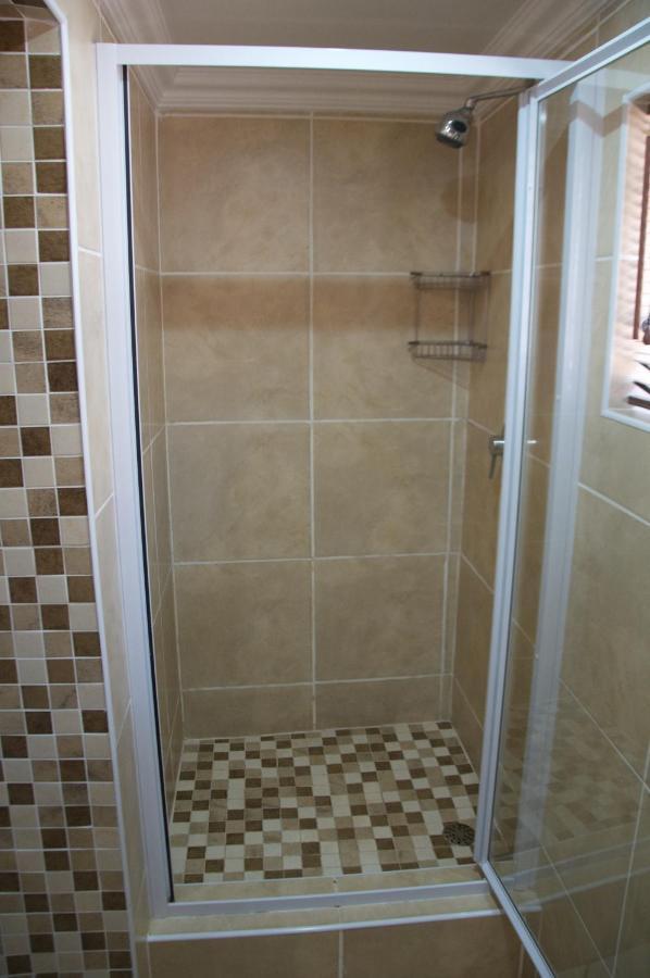 Mi Casa Guest House Uitenhage ภายนอก รูปภาพ
