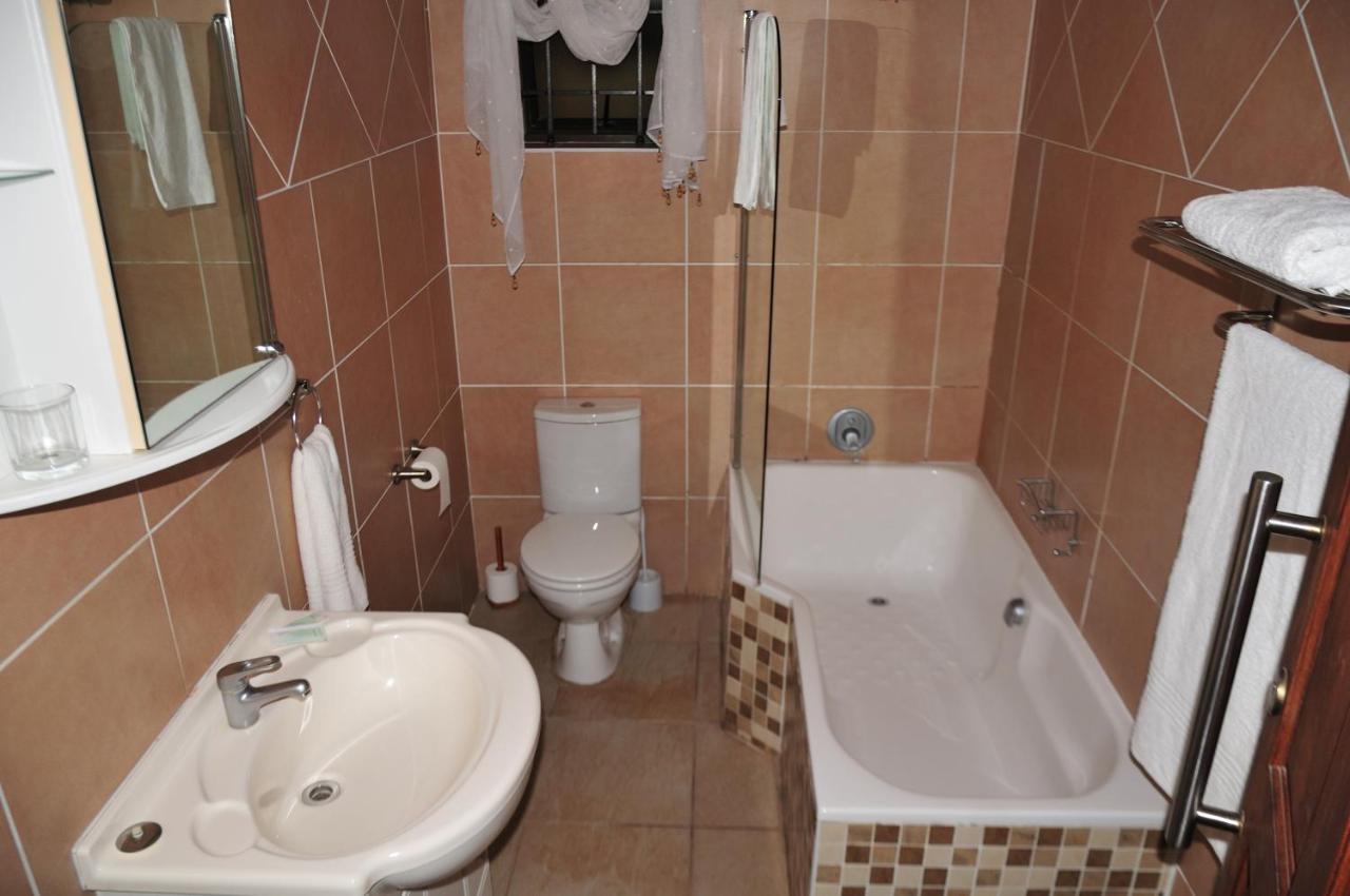 Mi Casa Guest House Uitenhage ภายนอก รูปภาพ