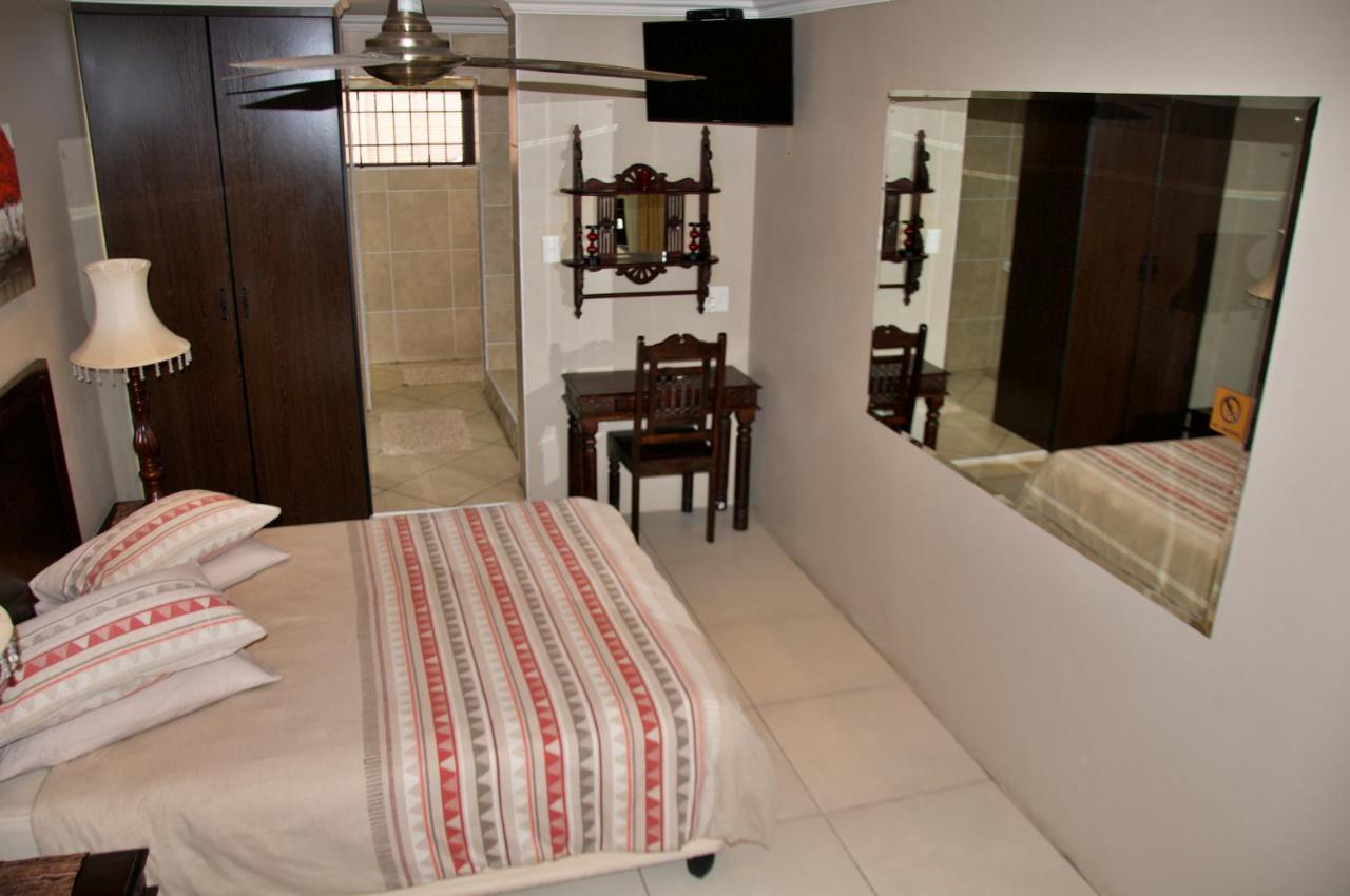 Mi Casa Guest House Uitenhage ภายนอก รูปภาพ