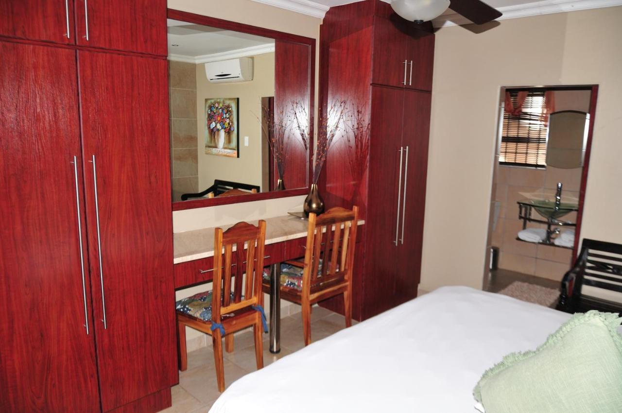 Mi Casa Guest House Uitenhage ภายนอก รูปภาพ