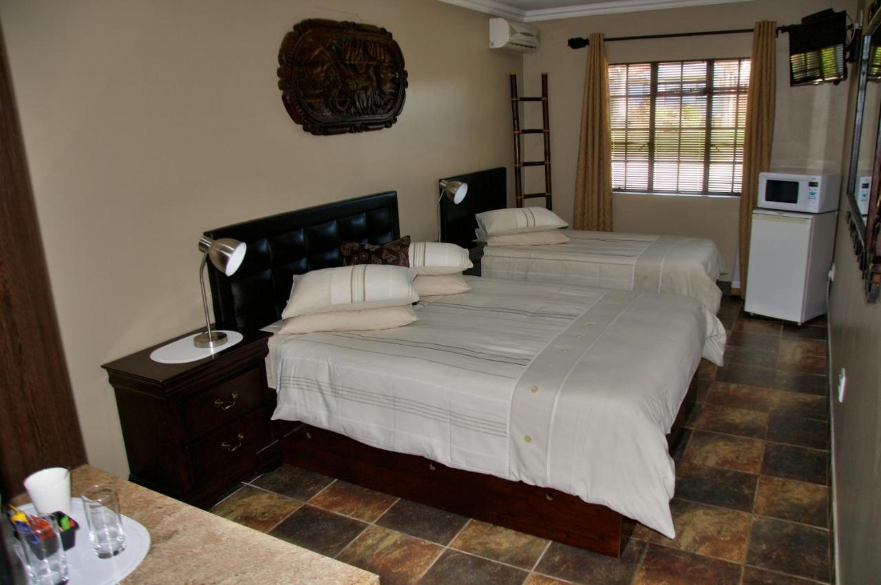 Mi Casa Guest House Uitenhage ภายนอก รูปภาพ