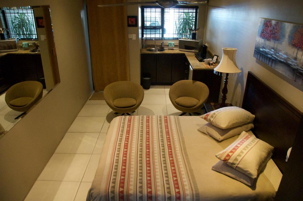 Mi Casa Guest House Uitenhage ภายนอก รูปภาพ