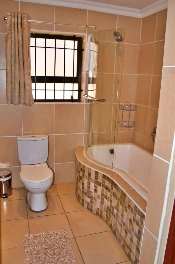 Mi Casa Guest House Uitenhage ภายนอก รูปภาพ