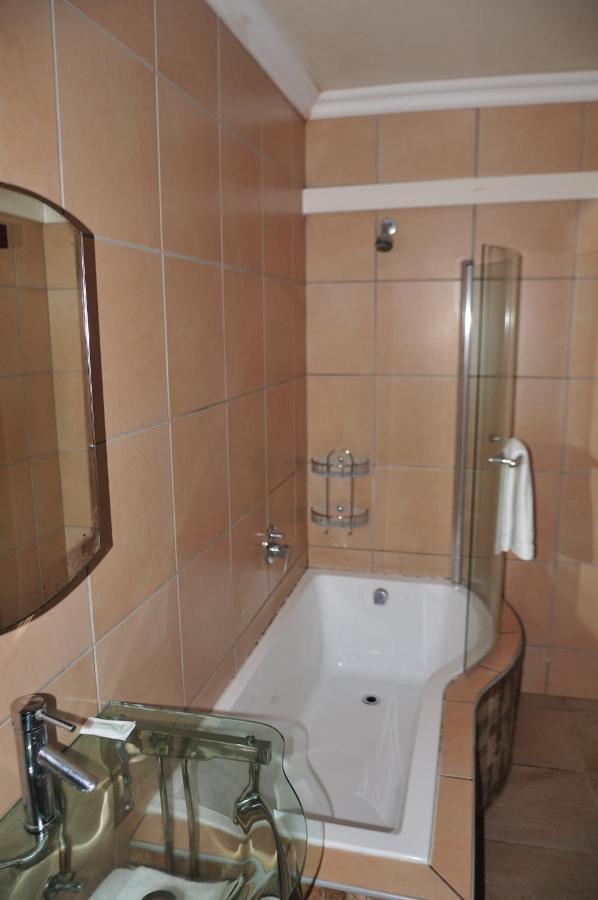 Mi Casa Guest House Uitenhage ภายนอก รูปภาพ
