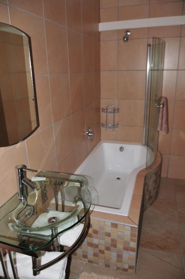 Mi Casa Guest House Uitenhage ภายนอก รูปภาพ