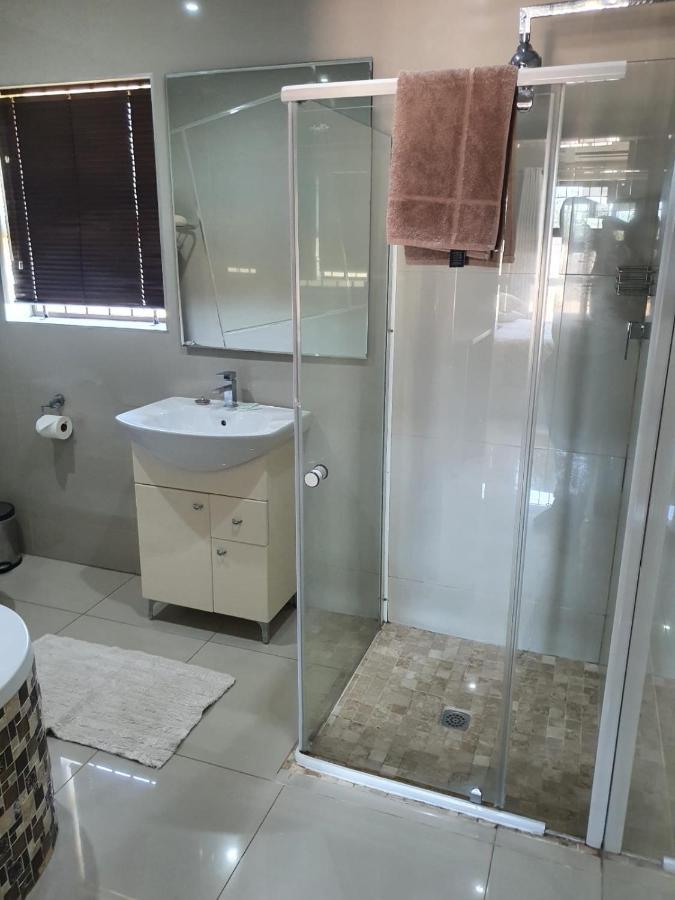 Mi Casa Guest House Uitenhage ภายนอก รูปภาพ