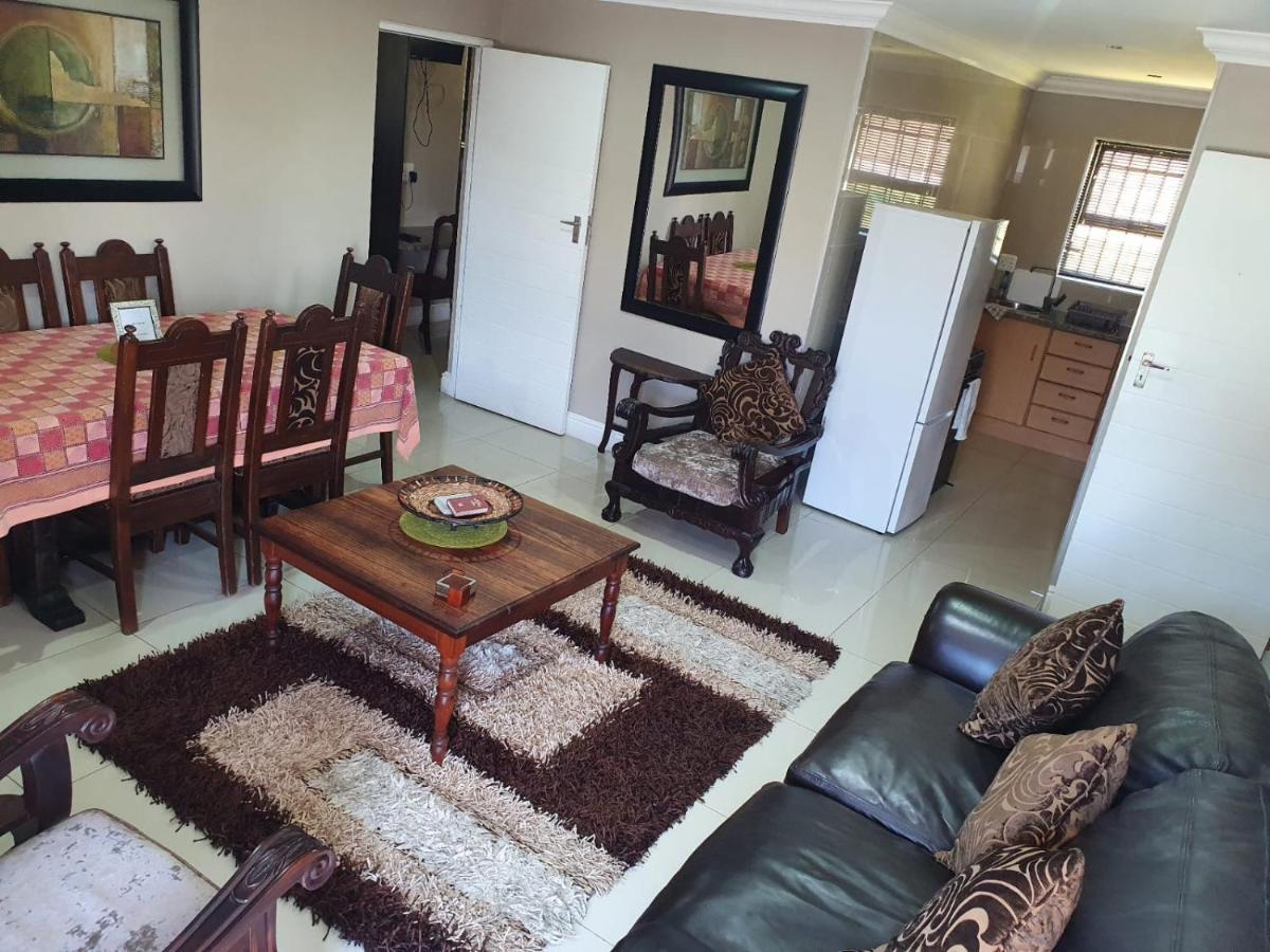 Mi Casa Guest House Uitenhage ภายนอก รูปภาพ