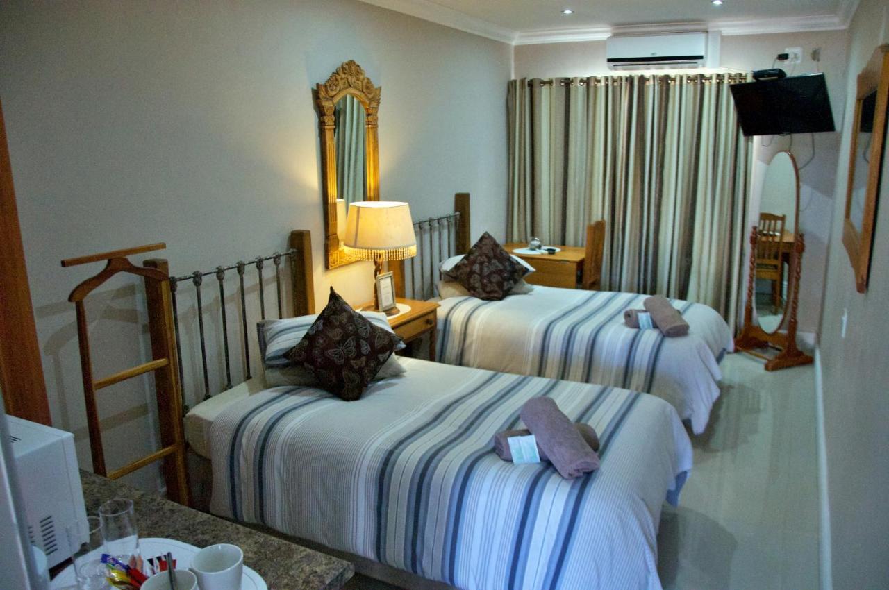 Mi Casa Guest House Uitenhage ภายนอก รูปภาพ