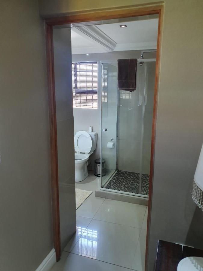 Mi Casa Guest House Uitenhage ภายนอก รูปภาพ