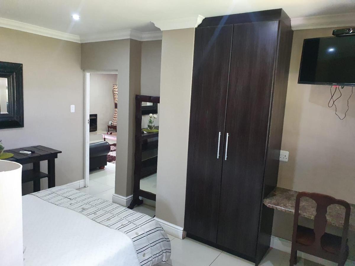 Mi Casa Guest House Uitenhage ภายนอก รูปภาพ