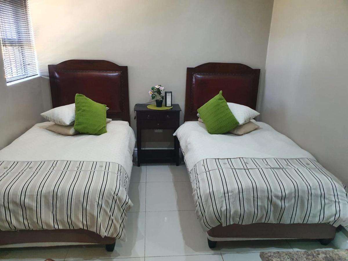 Mi Casa Guest House Uitenhage ภายนอก รูปภาพ