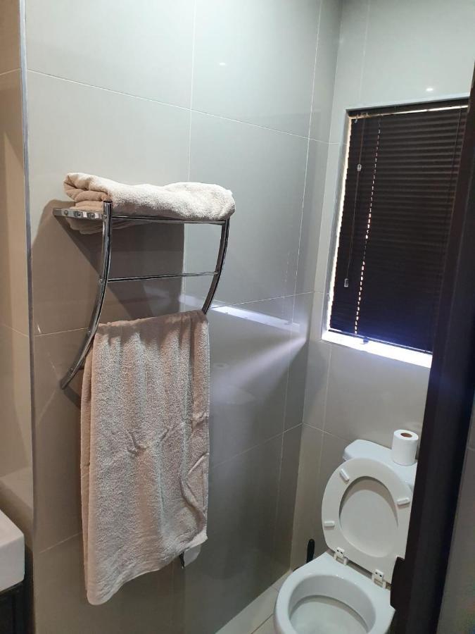 Mi Casa Guest House Uitenhage ภายนอก รูปภาพ