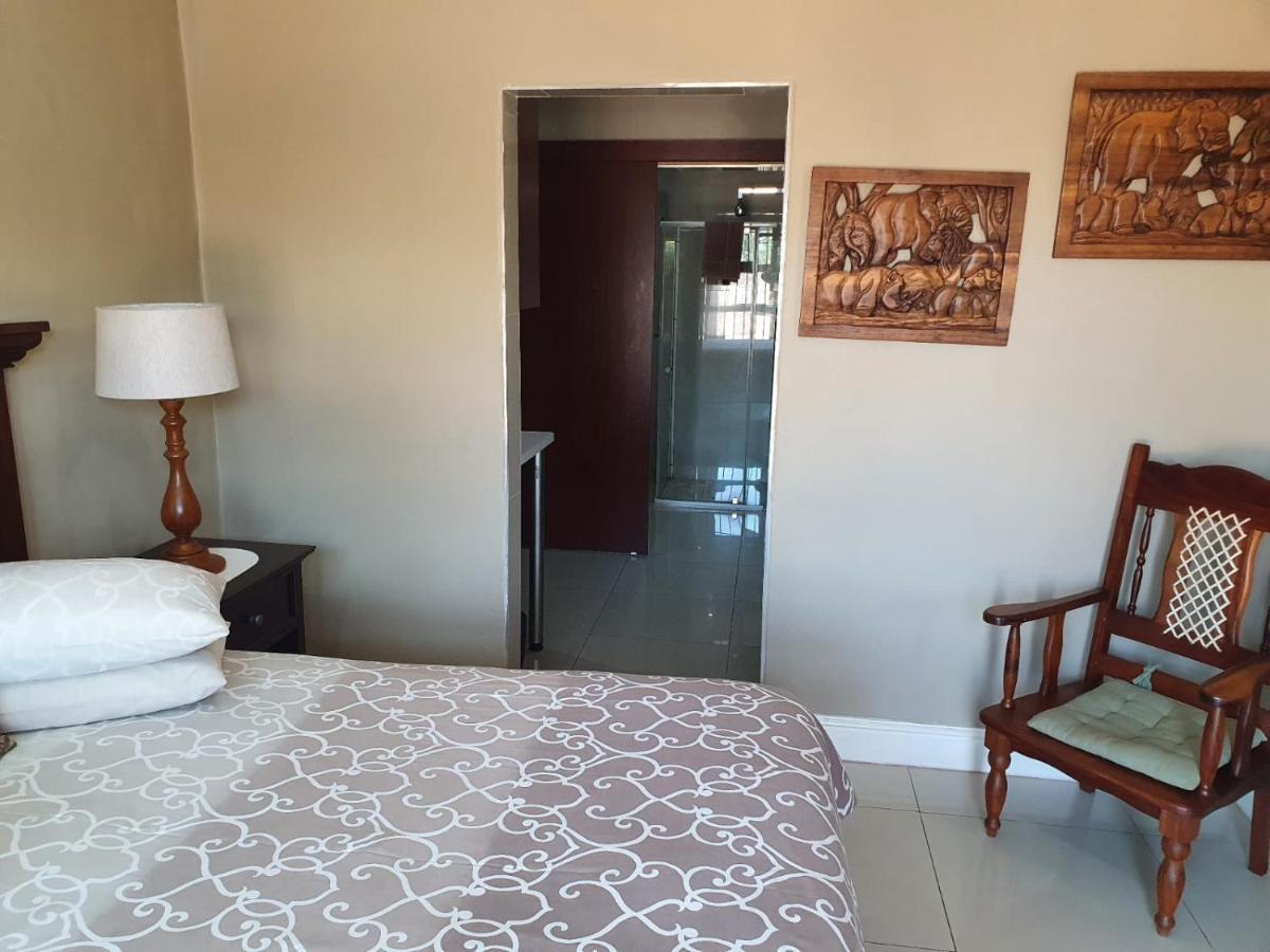Mi Casa Guest House Uitenhage ภายนอก รูปภาพ