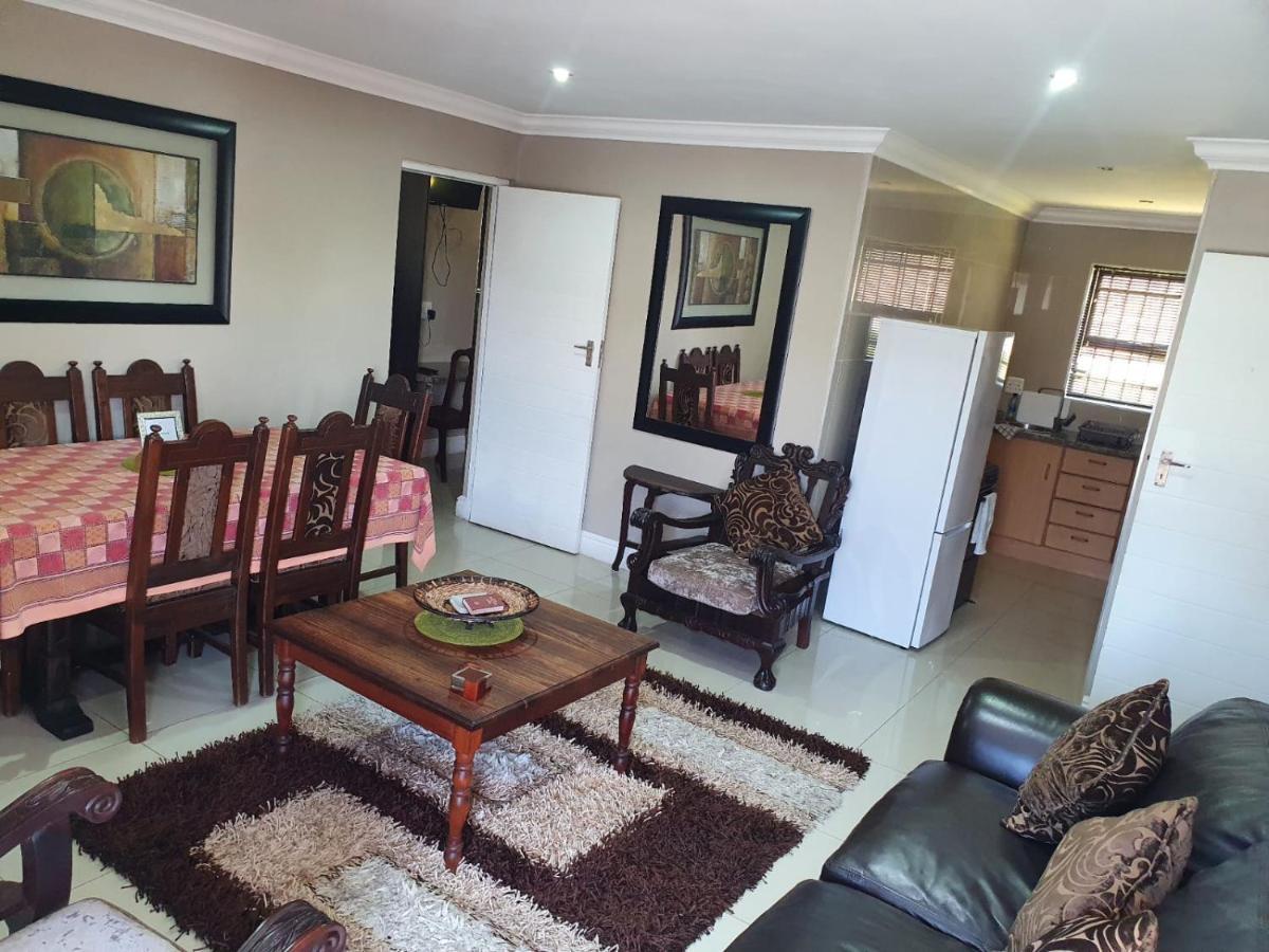 Mi Casa Guest House Uitenhage ภายนอก รูปภาพ