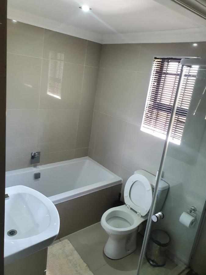 Mi Casa Guest House Uitenhage ภายนอก รูปภาพ