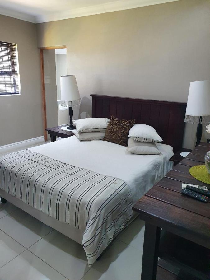 Mi Casa Guest House Uitenhage ภายนอก รูปภาพ